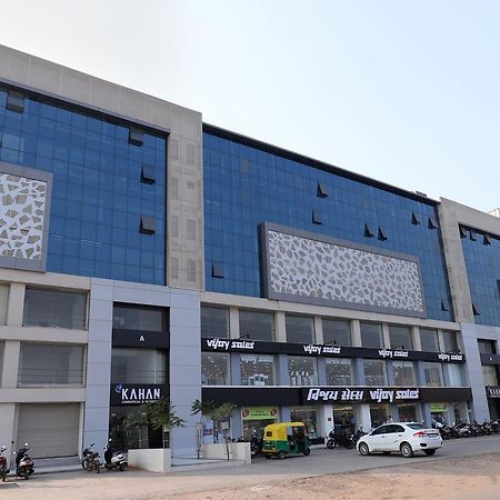Apollo Hotel Ahmedabad Ngoại thất bức ảnh