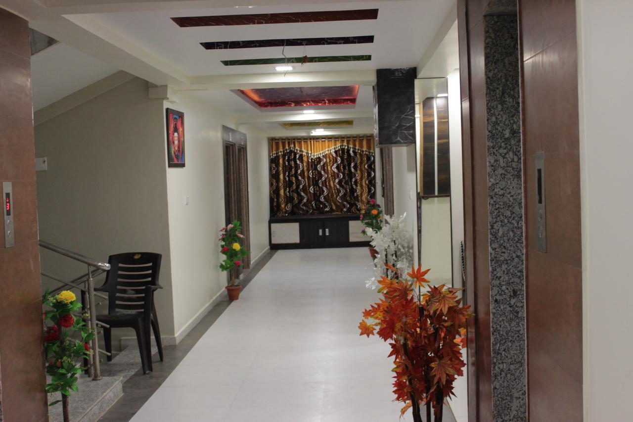 Apollo Hotel Ahmedabad Ngoại thất bức ảnh
