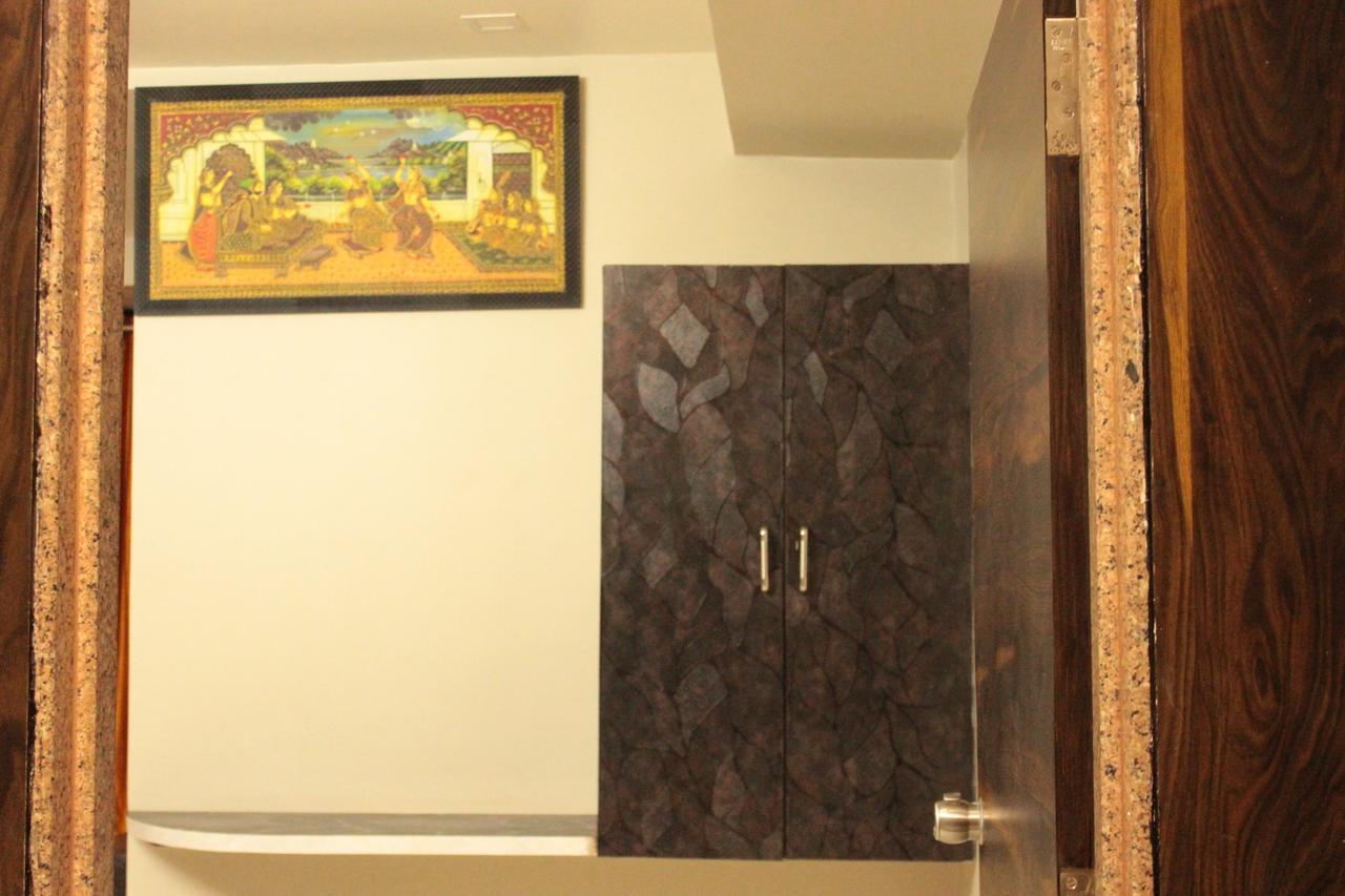 Apollo Hotel Ahmedabad Ngoại thất bức ảnh