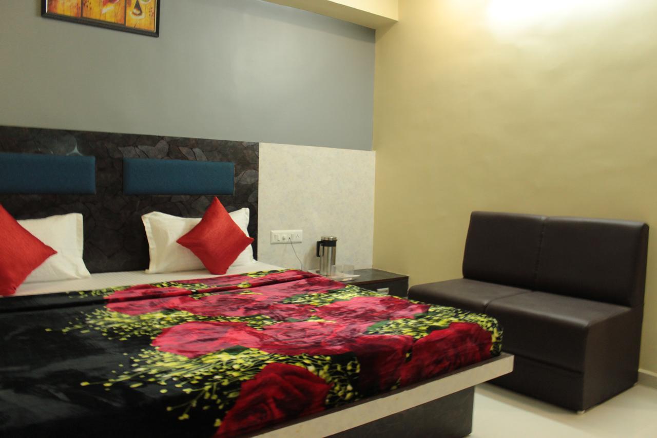 Apollo Hotel Ahmedabad Ngoại thất bức ảnh